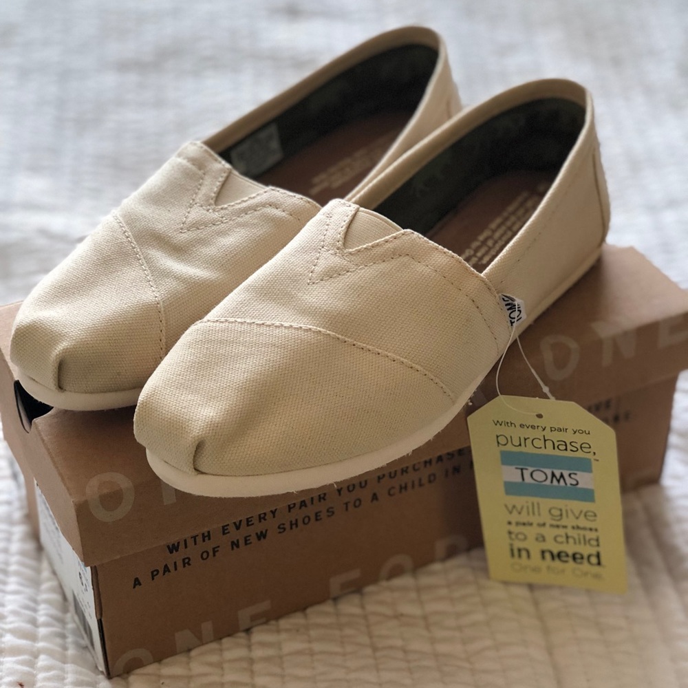 NWT Toms
